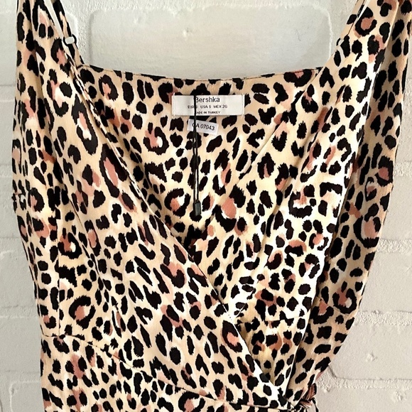 NWOT Bershka Printed Flowy Mini Dress Wrap Leopard Ruffle Size S - Picture 16 of 16